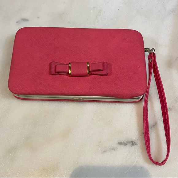Handbags - Wristlet